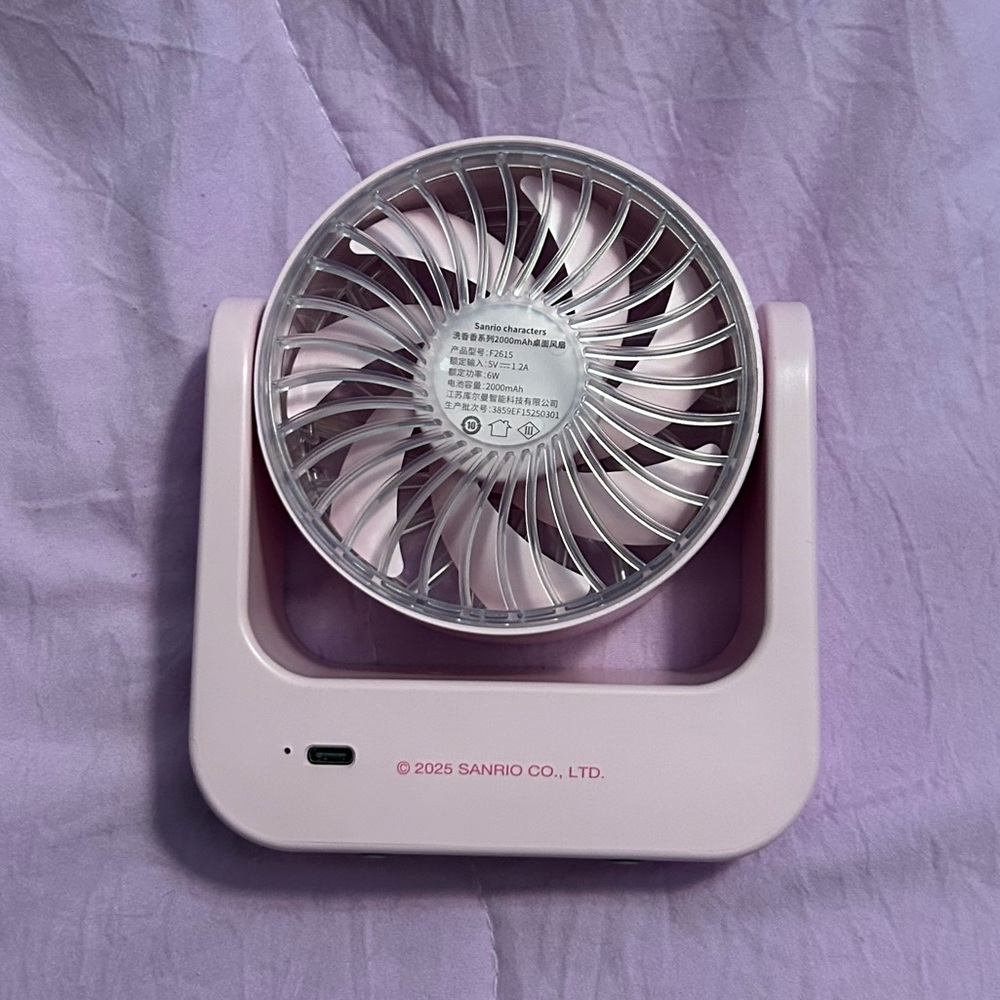 Hello Kitty Portable Desk Fan - Picture 4 of 4